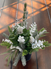 Load image into Gallery viewer, Holiday Floral Design &amp; Candle Workshop
