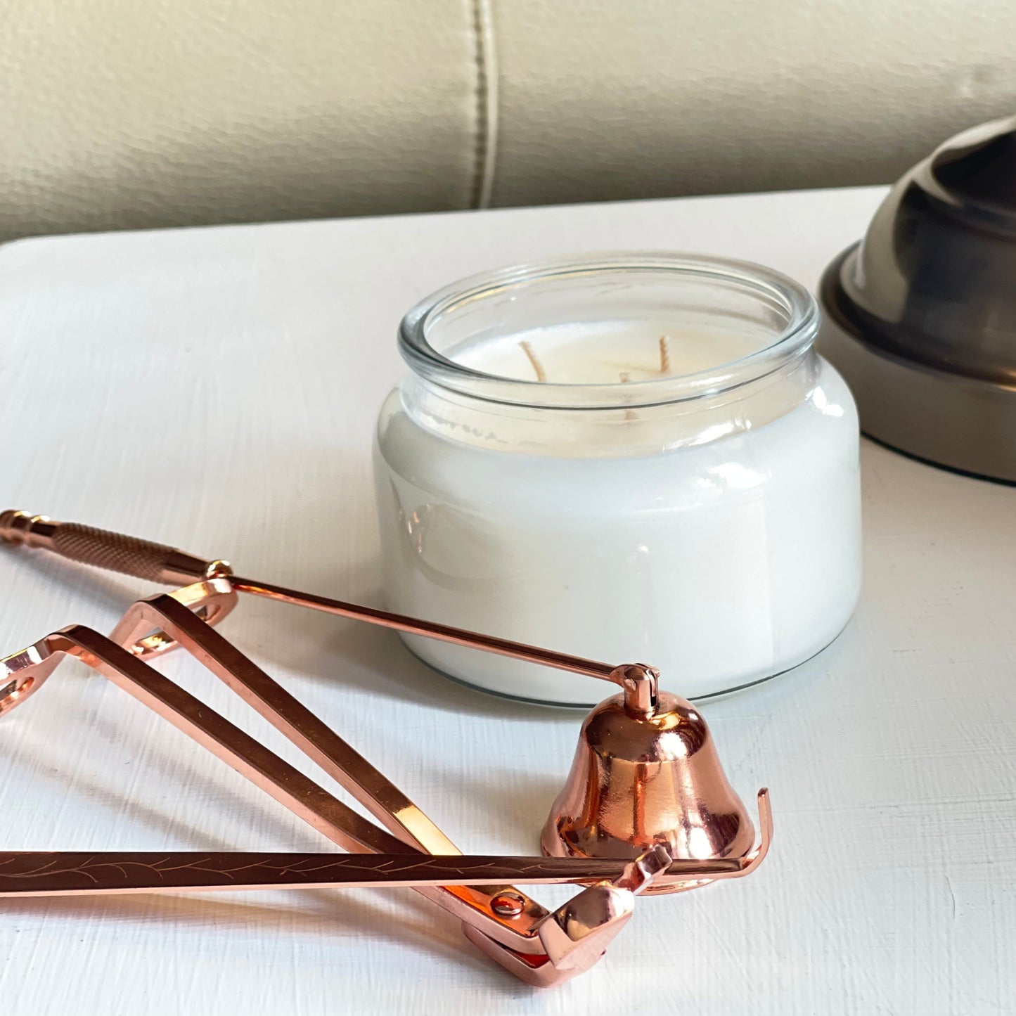 Scented candle made of soy has 3 wicks